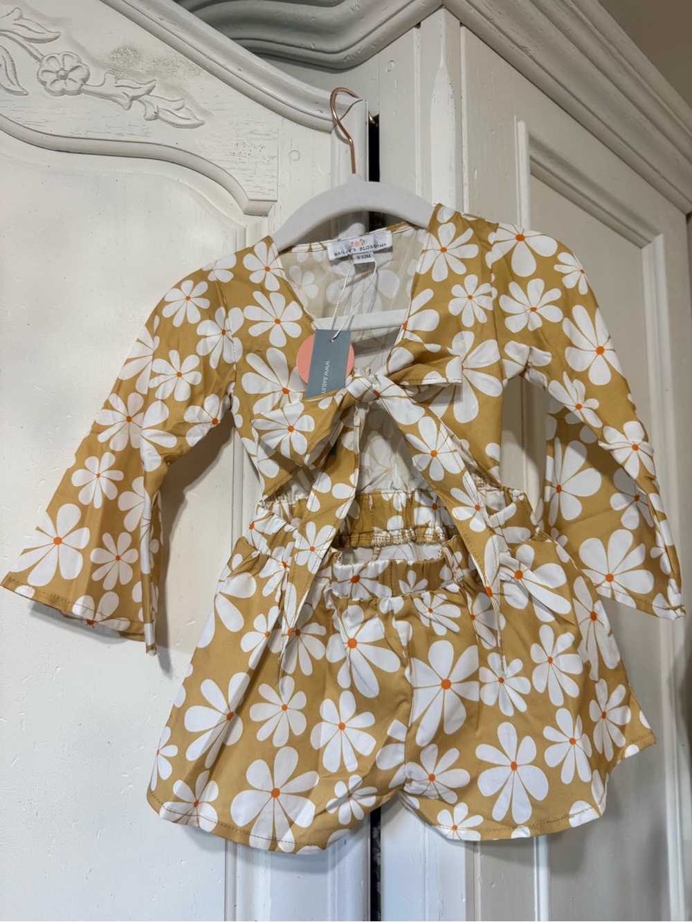 Bailey’s Blossoms Daisy Tie-Front Set in Mustard & White